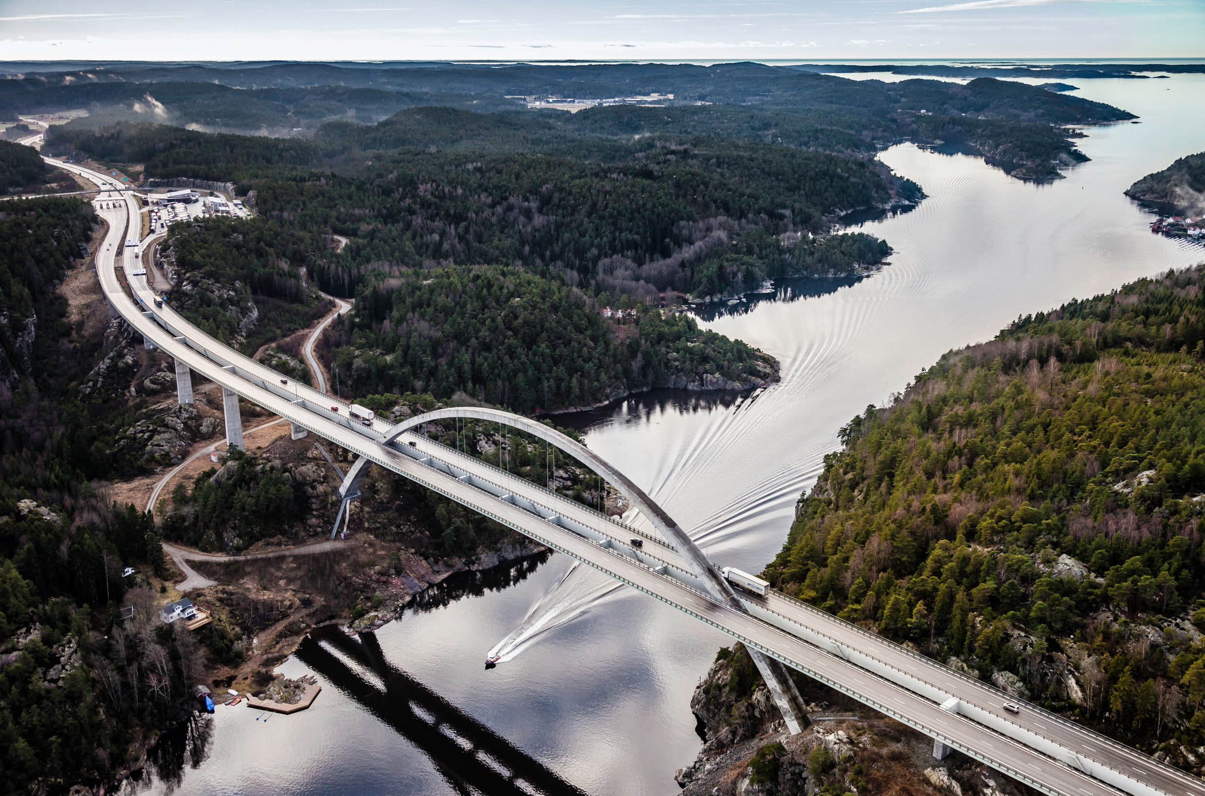 per_pixel_petersson-aerial_of_norway-sweden_crossing-5237.jpg