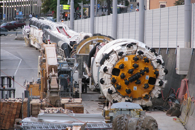 Tunnel boring machine