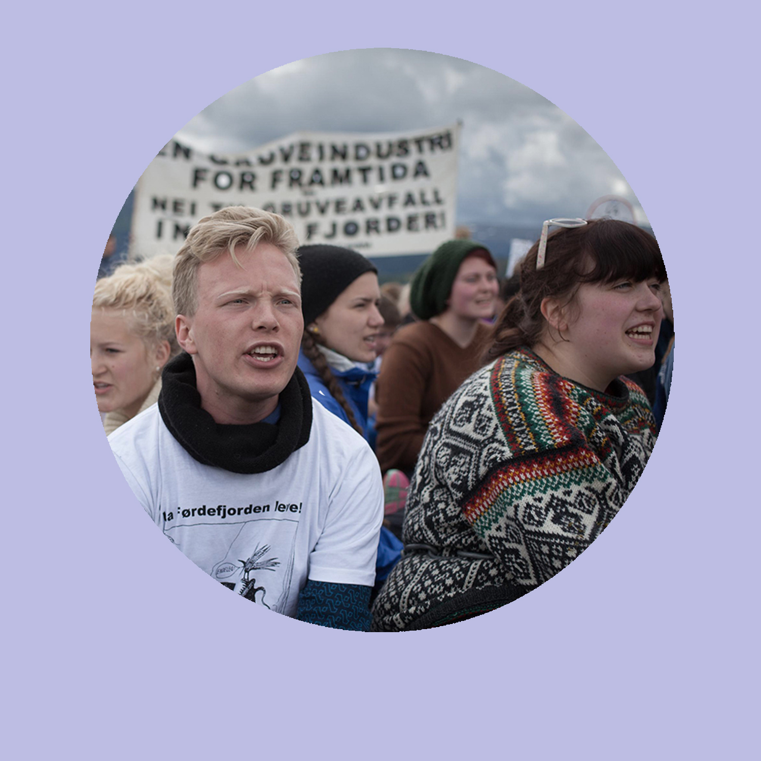 Ungdomar protesterar mot gruvdrift